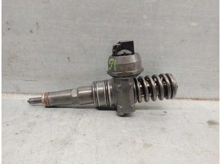 Injector replacement part for Seat Ibiza (6L1) 1.9 TDI OEM IAM reference 038130073AJ 0414720037 BOSCH