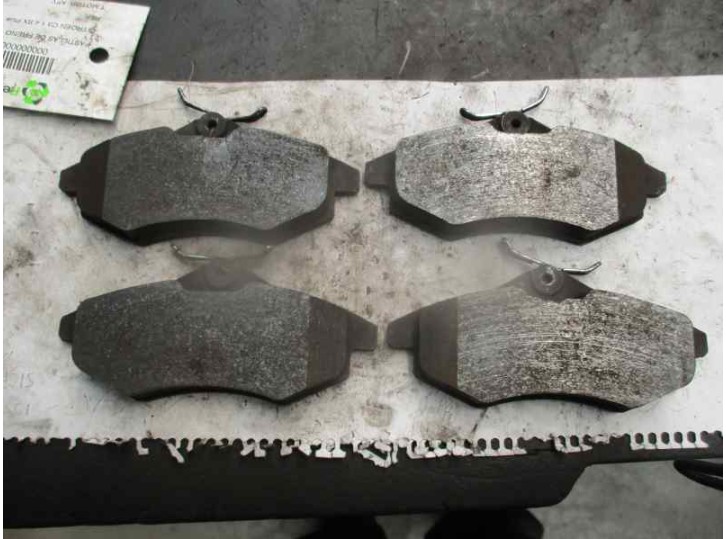 Replacement brake pads for Citroën C3 1.4 SX Plus OEM IAM reference 