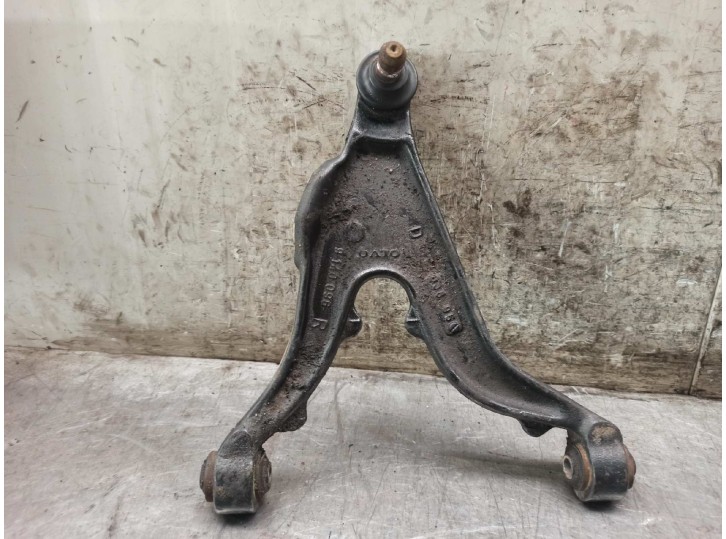 Recambio de brazo suspension inferior delantero derecho para volvo serie 850 2.5 10v familiar referencia OEM IAM 