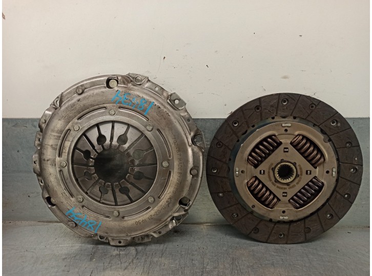 Recambio de kit embrague para renault megane iii berlina 5 p 1.9 dci diesel referencia OEM IAM 302052229R  