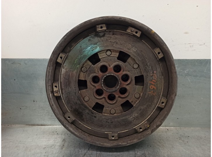 Recambio de volante motor para mitsubishi carisma berlina 5 (da0) 1.9 di-d cat referencia OEM IAM 30630370 