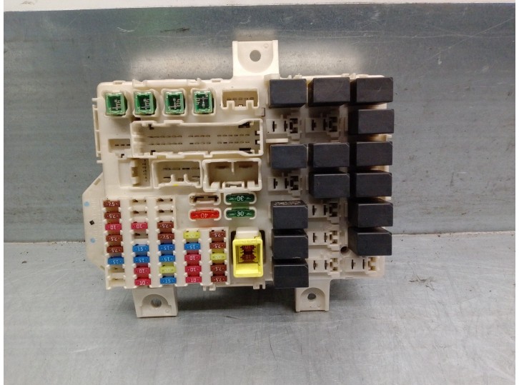 Recambio de caja reles / fusibles para mitsubishi colt berlina 3 (cz) 1.3 atlantis referencia OEM IAM MN108319  