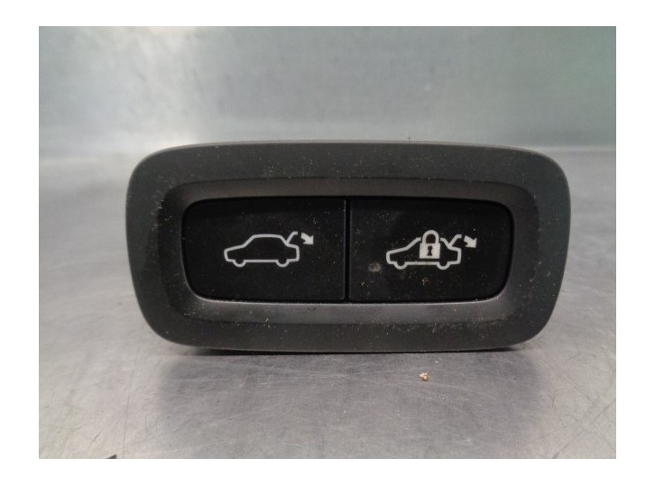 Replacement control stalk for Volvo XC60 OEM IAM reference 31674801 