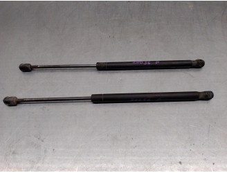 Replacement trunk / tailgate shock absorbers for Mitsubishi Colt Berlina 3 (CZ) 1.3 Atlantis OEM IAM reference MR959243 