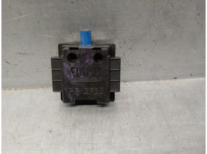 Recambio de antena para peugeot 508 business line referencia OEM IAM 9666359980 