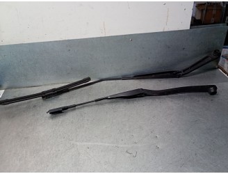 Recambio de brazo limpia delantero derecho para nissan juke (f15) 1.5 dci referencia OEM IAM 28886BA62C 28886BA62C 