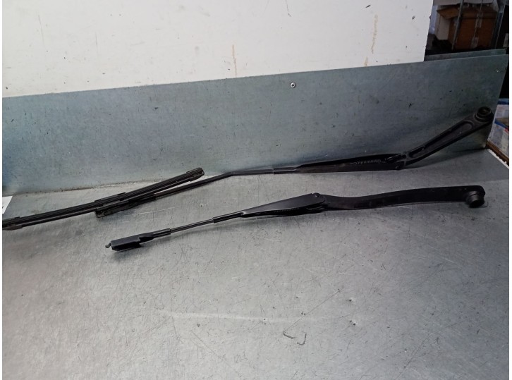 Recambio de brazo limpia delantero derecho para nissan juke (f15) 1.5 dci referencia OEM IAM 28886BA62C 28886BA62C 