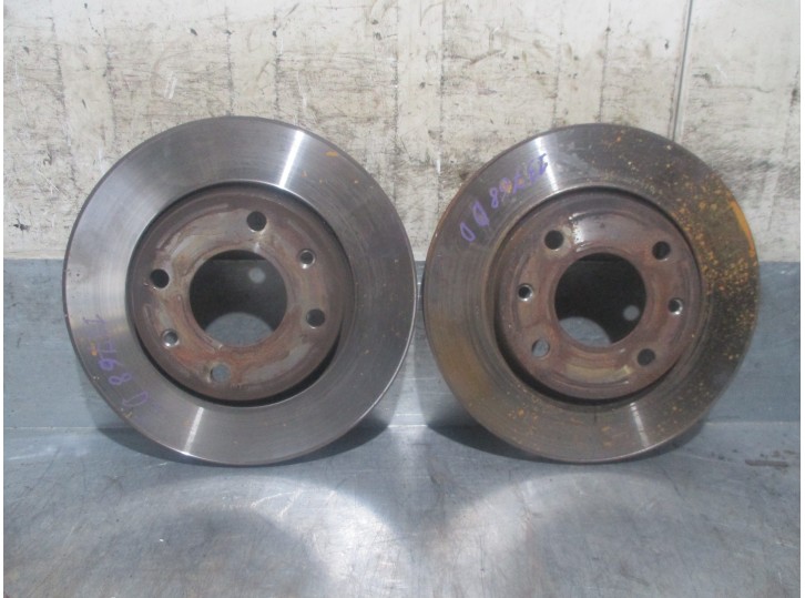 Replacement front brake disc for Citroën Xsara saloon 1.9 diesel OEM IAM reference 