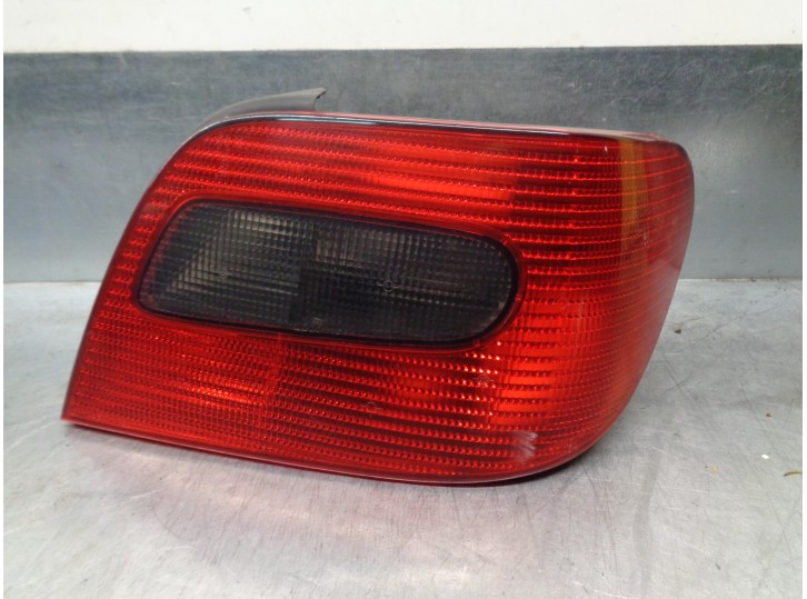 Recambio de piloto trasero derecho para citroën xsara berlina 1.9 diesel referencia OEM IAM 6351P0  5 PUERTAS