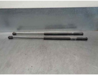 Replacement boot / tailgate shock absorbers for Nissan Primera saloon (P12) 1.9 16V turbodiesel CAT OEM IAM reference 90452A