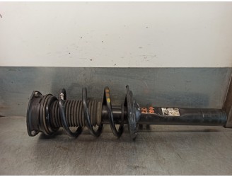 Replacement front right shock absorber for Skoda Karoq (NU) 2.0 TDI OEM IAM reference 5Q3413031L 