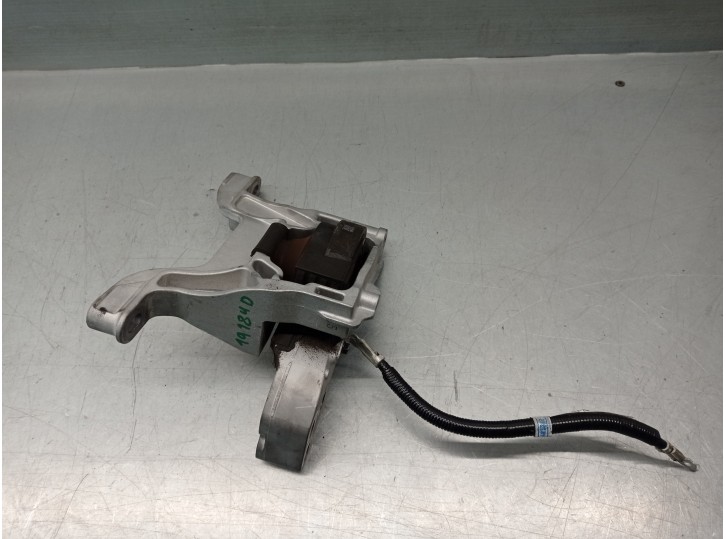 Replacement right engine mount for Mazda 3 Sedan (BP) OEM IAM reference 4876703 