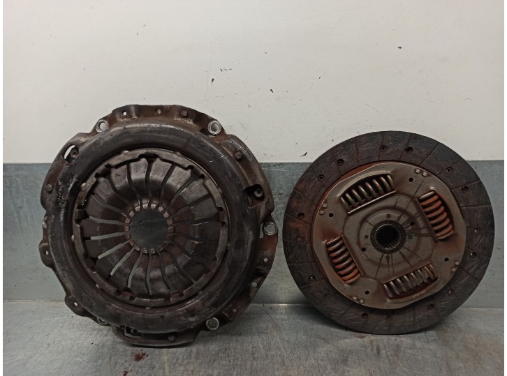 Recambio de kit embrague para ford focus berlina (cak) 1.8 tddi turbodiesel cat referencia OEM IAM 1252581  