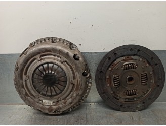 Replacement clutch kit for Ford Focus saloon (CAP) 1.6 Ti-VCT CAT OEM IAM reference 3M517563AH 