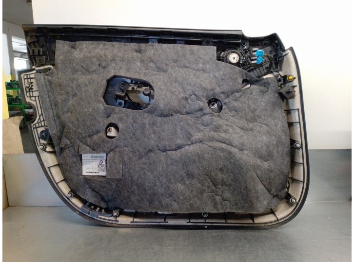 Recambio de guarnecido puerta delantera derecha para mercedes-benz clase c (w205) lim. 2.0 cgi cat referencia OEM IAM A205720541