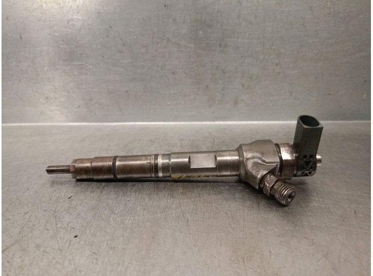 Replacement injector for Volkswagen Crafter 2.0 TDI OEM IAM reference 03L130277Q 0445110647 BOSCH