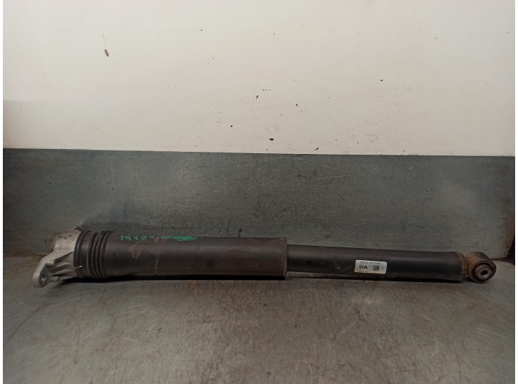 Recambio de amortiguador trasero derecho para mazda 3 sedán (bp) referencia OEM IAM BAHD28910A  