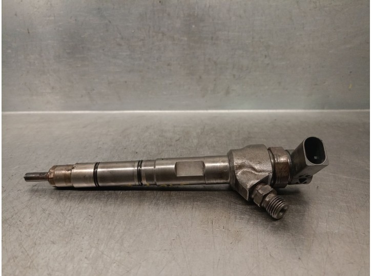 Replacement injector for Volkswagen Crafter 2.0 TDI OEM IAM reference 03L130277Q 0445110647 BOSCH