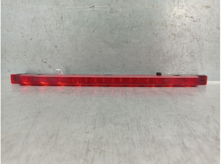 Replacement center brake light for Audi A4 B5 Avant (8D5) 1.9 TDI OEM IAM reference 8D9945097B 8D9945097B 