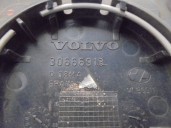 Replacement hubcap for Volvo S40 Sedan 2.4 CAT OEM IAM reference 30666913 