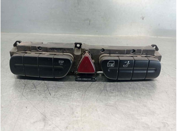 Replacement hazard warning switch for Mercedes-Benz CLK-Class (W209) coupe 3.2 V6 18V CAT OEM IAM reference 2038215679 