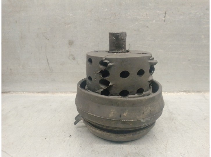 Replacement engine mount for Volkswagen Golf III (1H1) 1.6 OEM IAM reference 1H0199619B 1H0199609K 
