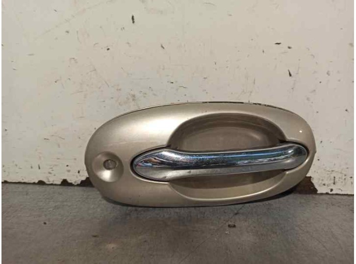 Replacement front right exterior door handle for Kia Carnival II 2.9 CRDi CAT OEM IAM reference K53A58410 