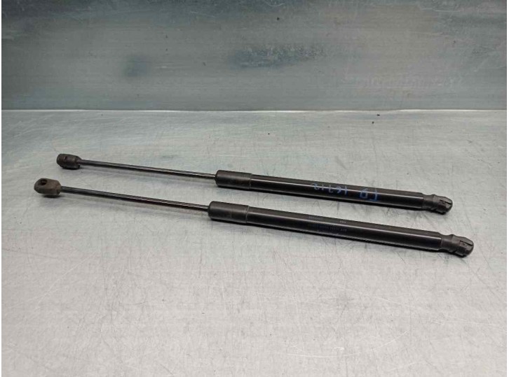 Replacement boot / tailgate shock absorbers for Volkswagen Golf V Plus (1KP) 1.9 OEM IAM reference 5M0827550A 