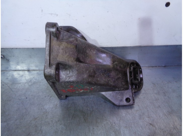 Recambio de soporte motor derecho para audi a6 berlina (c4) 2.6 v6 cat (abc) referencia OEM IAM 4A0199312E 