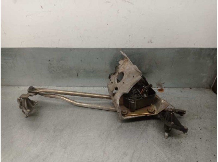 Replacement front wiper motor for Nissan Serena (C23M) 2.3 SLX diesel OEM IAM reference 9390332230 