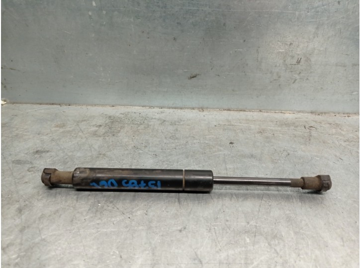 Recambio de amortiguadores capo para volvo xc70 2.4 diesel cat referencia OEM IAM 30674708  