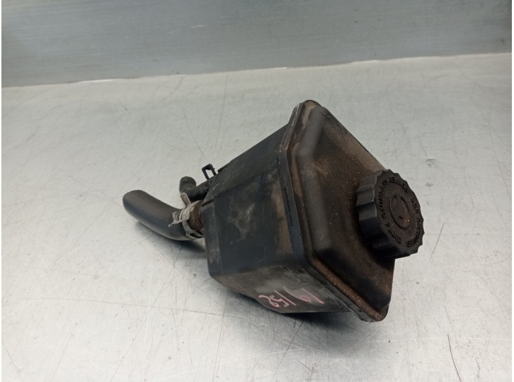 Replacement power steering reservoir for Chrysler 300 C 3.0 CRD CAT OEM IAM reference 04782345AC 