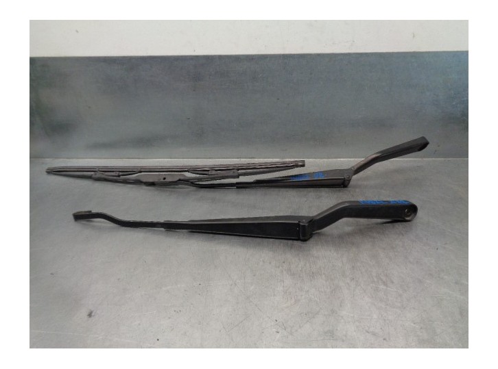 Recambio de brazo limpia delantero derecho para ford puma (cce) 1.7 16v cat referencia OEM IAM 
