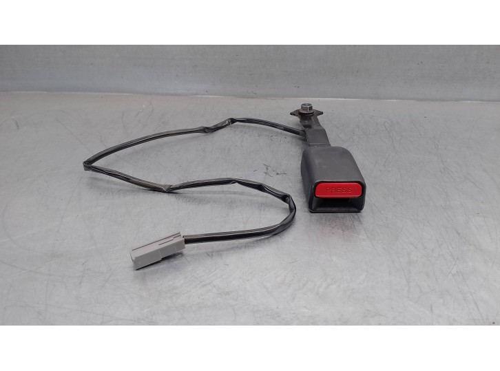Recambio de enganche cinturon para mazda 3 berlina (bk) 1.6 cd diesel cat referencia OEM IAM BR9E57680A DELANTERO IZQUIER 5 PUER