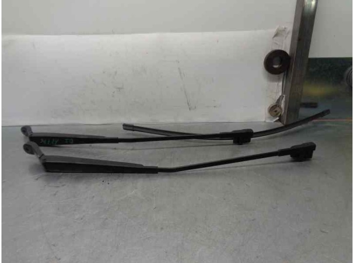 Recambio de brazo limpia delantero derecho para peugeot 407 sw st confort referencia OEM IAM 6429X5 6429X4 