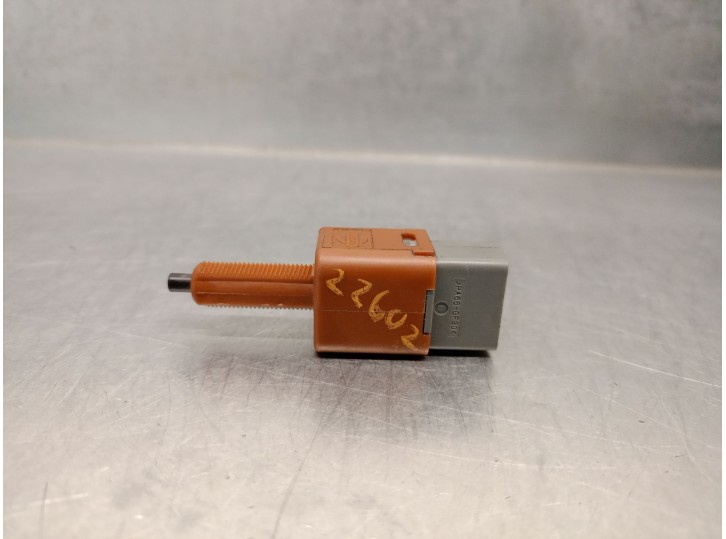 Recambio de interruptor para renault kadjar (ha_, hl_) 1.3 tce 140 referencia OEM IAM 25320JN00A 25320JN00A 