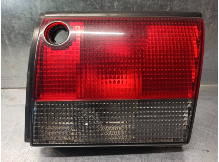 Recambio de piloto trasero derecho para saab 900 berlina 2.0 cat referencia OEM IAM 4448569 DE PORTON 5 PUERTAS