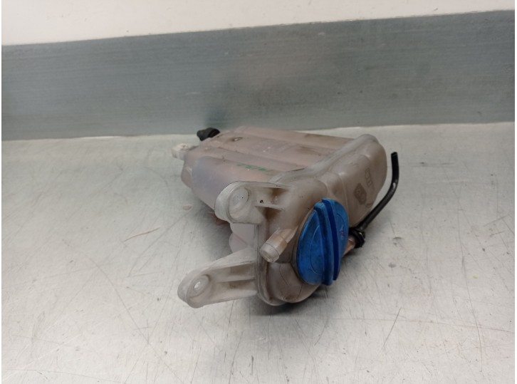 Replacement expansion tank for Audi A4 Saloon (B8) 2.0 16v TDI OEM IAM reference 8K01214030 