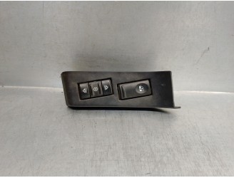 Replacement front left window switch for Renault Master from ´98 2.2 Diesel OEM IAM reference 7700351692G 