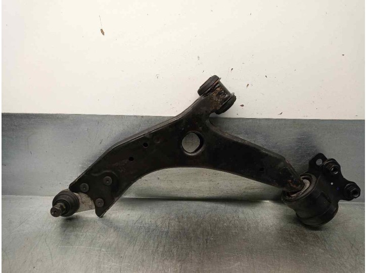 Recambio de brazo suspension inferior delantero izquierdo para ford kuga (cbv) 2.0 tdci cat referencia OEM IAM 8V413A424AC 