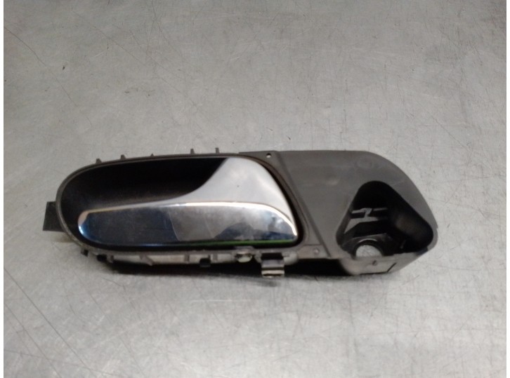 Replacement front right interior door handle for Mercedes-Benz Vaneo (W414) compact van 1.7 turbodiesel CAT reference 