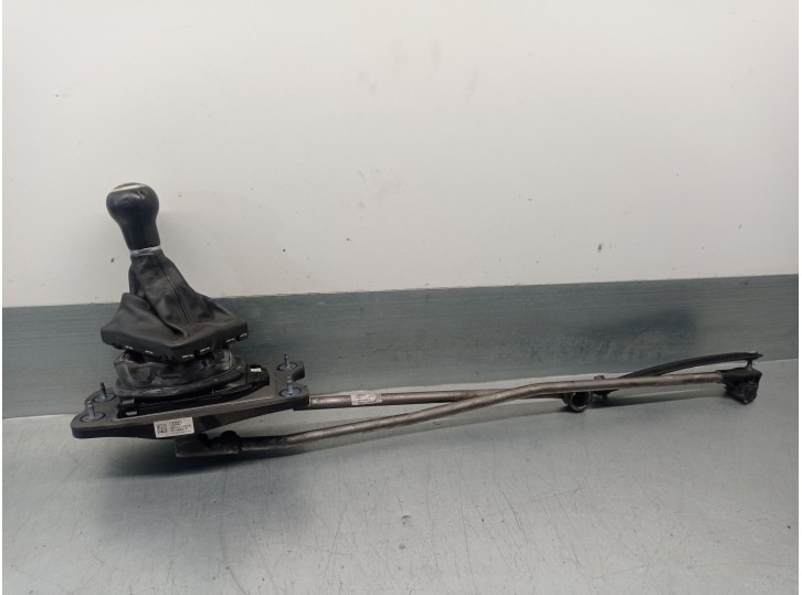 Recambio de palanca cambio para audi a4 ber. (b8) 2.0 16v tdi referencia OEM IAM 8K0711025P 