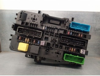 Recambio de caja reles / fusibles para opel astra h berlina 1.7 16v cdti referencia OEM IAM 13145017 5DK00866930 HELLA