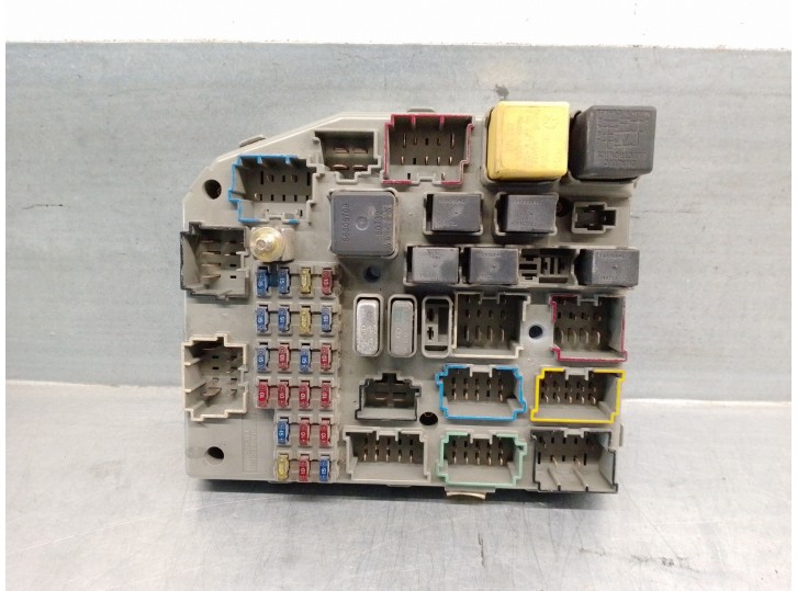 Recambio de caja reles / fusibles para jeep gr.cherokee (zj)/(z) 2.5 turbodiesel referencia OEM IAM 56042257D 30959B 