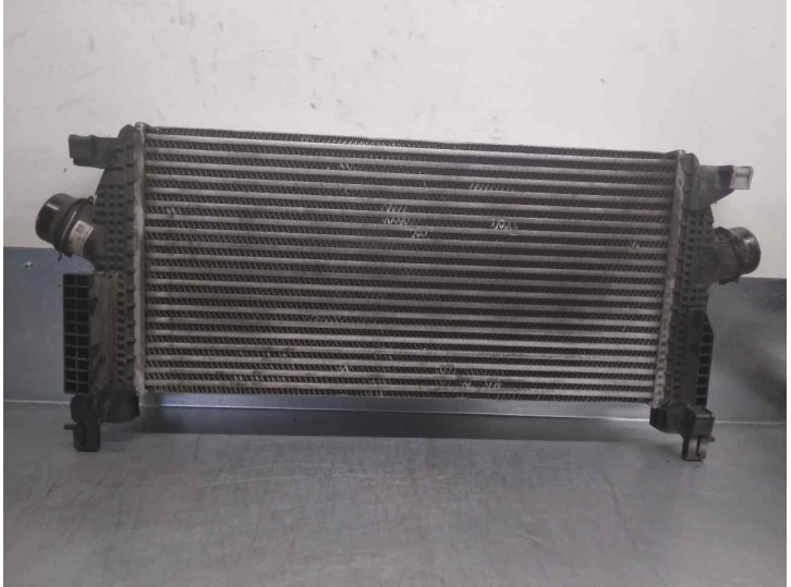Recambio de intercooler para opel astra j lim. 1.6 cdti dpf referencia OEM IAM 13267646 8135 DELPHI
