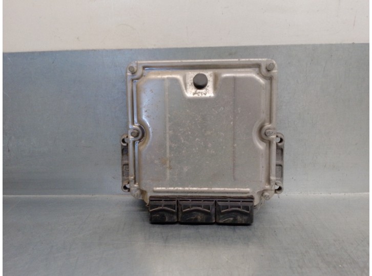 Recambio de centralita motor uce para renault master desde ´98 2.2 diesel referencia OEM IAM 8200106111 0281010320 BOSCH