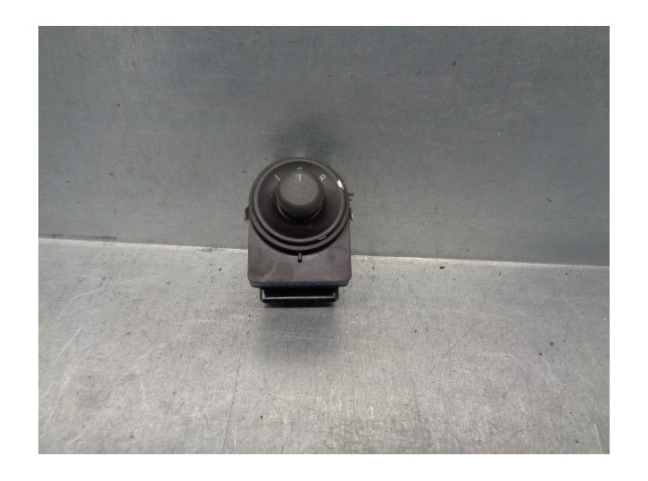 Recambio de mando retrovisor para opel astra j lim. 1.6 cdti dpf referencia OEM IAM 13271827  