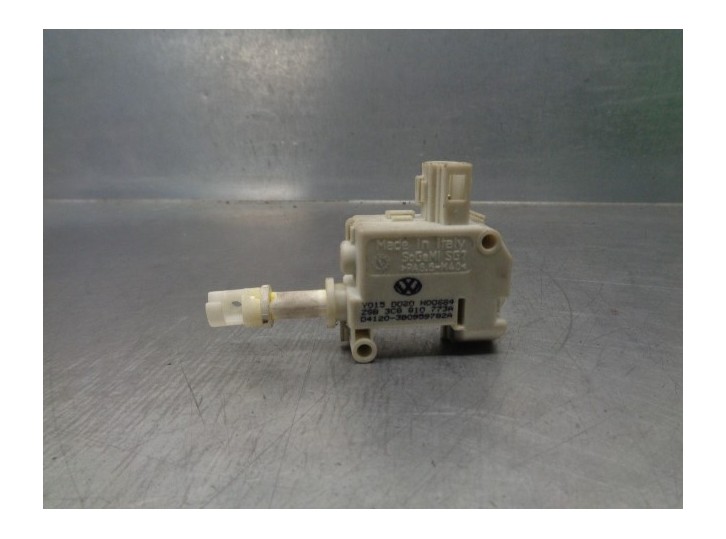 Recambio de motor tapa deposito combustible para volkswagen cc (358) tdi referencia OEM IAM 3C0810773A  