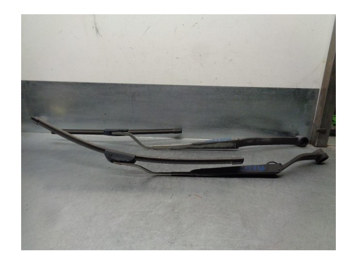 Replacement front right wiper arm for Kia Opirus 3.5 V6 CAT OEM IAM reference 983103F000 983203F000 