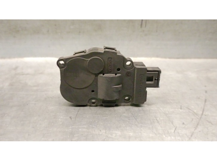 Recambio de motor apertura trampillas climatizador para bmw 1 (f20) 116 d referencia OEM IAM EFB4913  T946104A